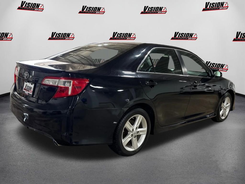 Used 2014 Toyota Camry SE image 5