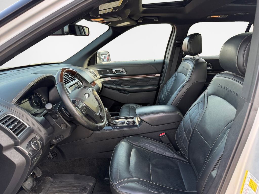 Used 2017 Ford Explorer Platinum image 12