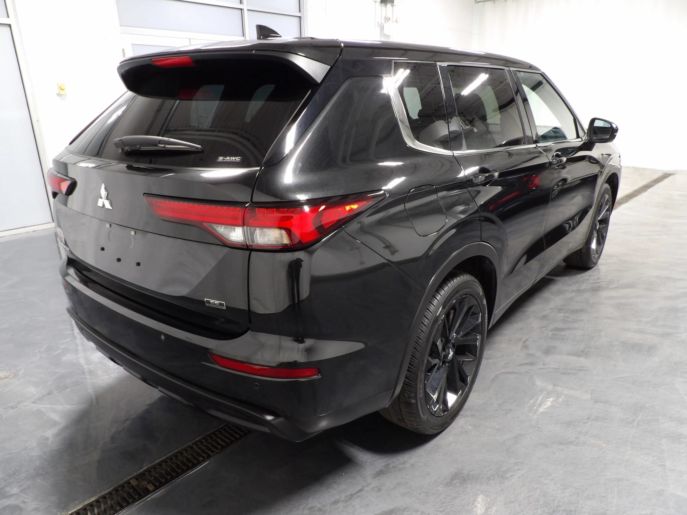 Used 2024 Mitsubishi Outlander SE Black Edition AWD/4WD image 5