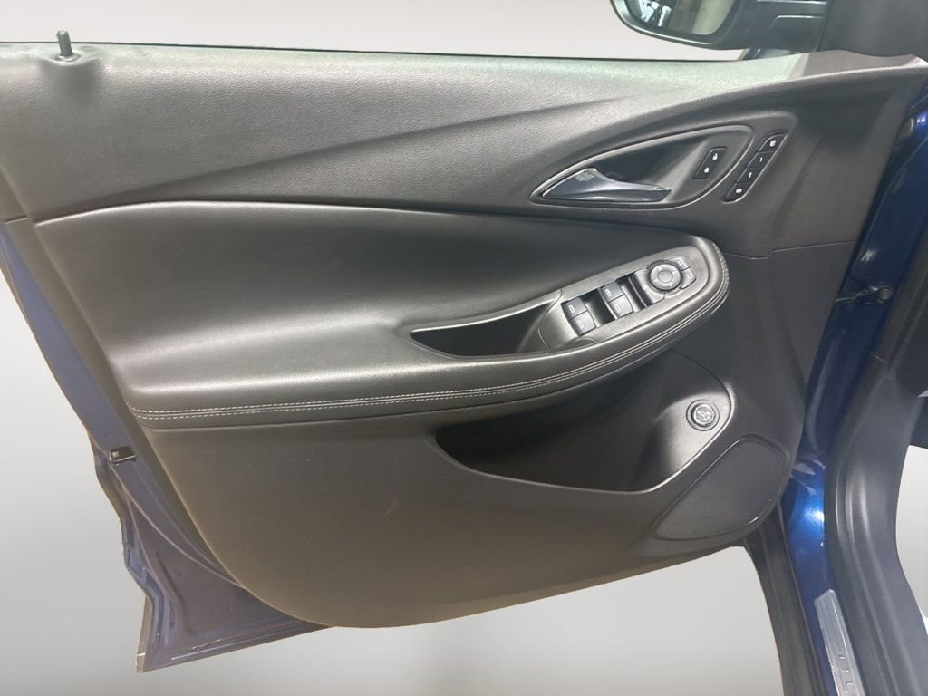 Used 2023 Buick Encore GX Essence w/ Experience Buick Package image 7