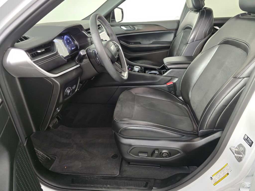 Used 2023 Jeep Grand Cherokee Altitude image 20