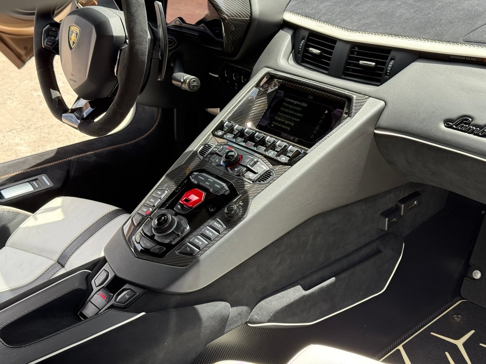 Used 2020 Lamborghini Aventador SVJ AWD/4WD image 66