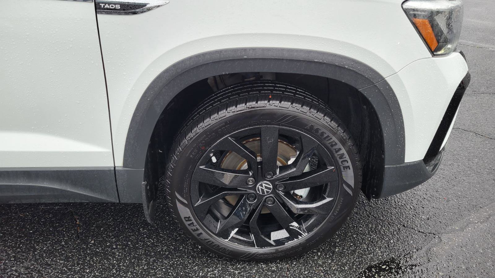 Used 2022 Volkswagen Taos SE w/ Panoramic Sunroof Package image 16