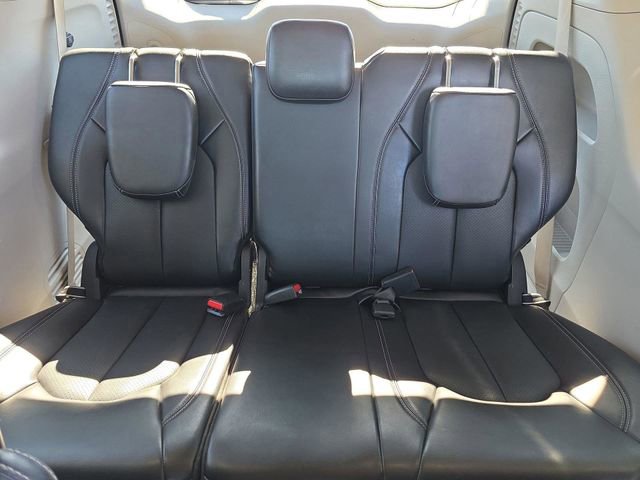Used 2024 Chrysler Pacifica Touring-L image 16