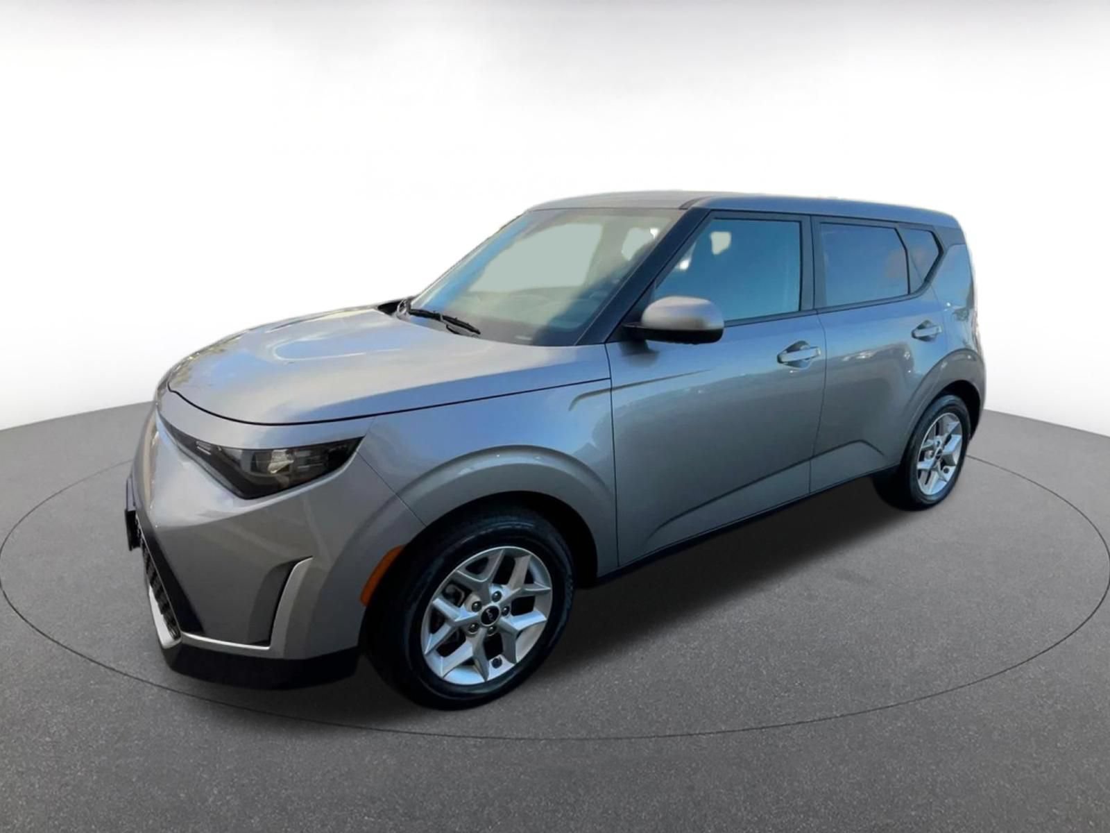 Used 2025 Kia Soul LX w/ LX Technology Package FWD image 7