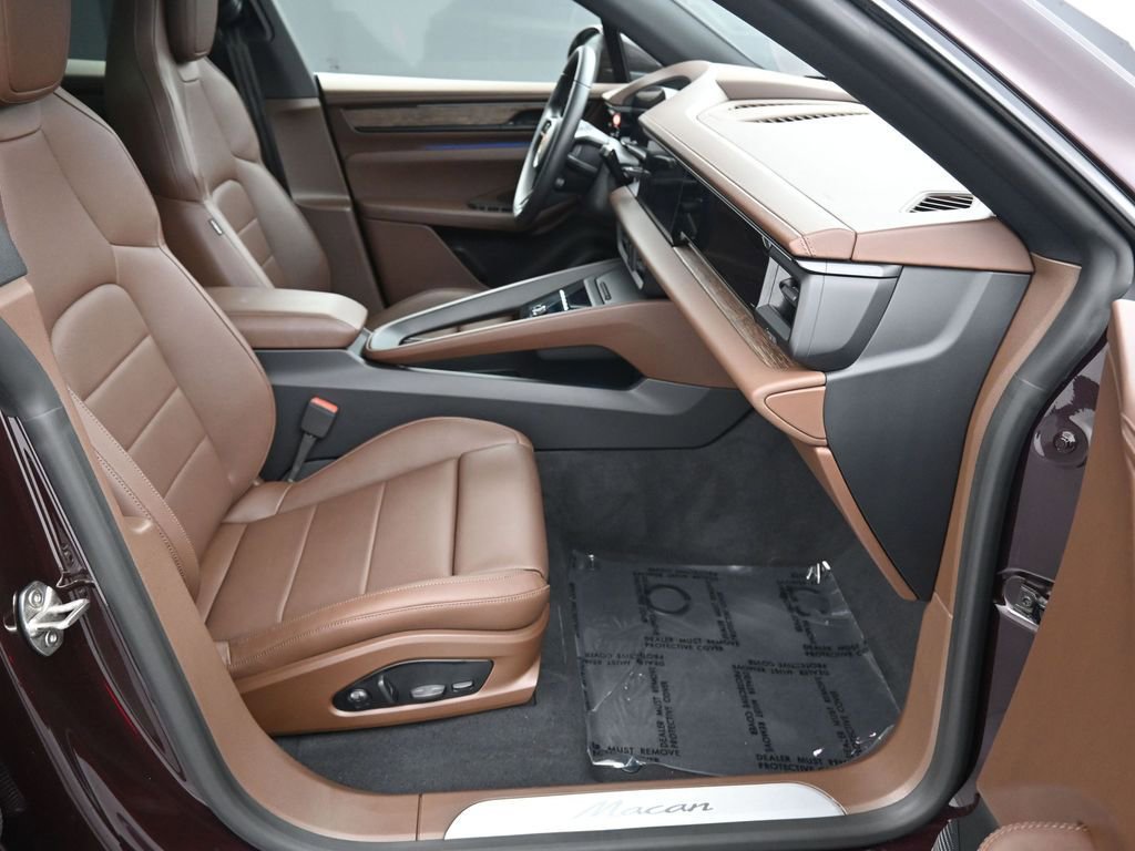 Certified 2025 Porsche Macan Electric image 27