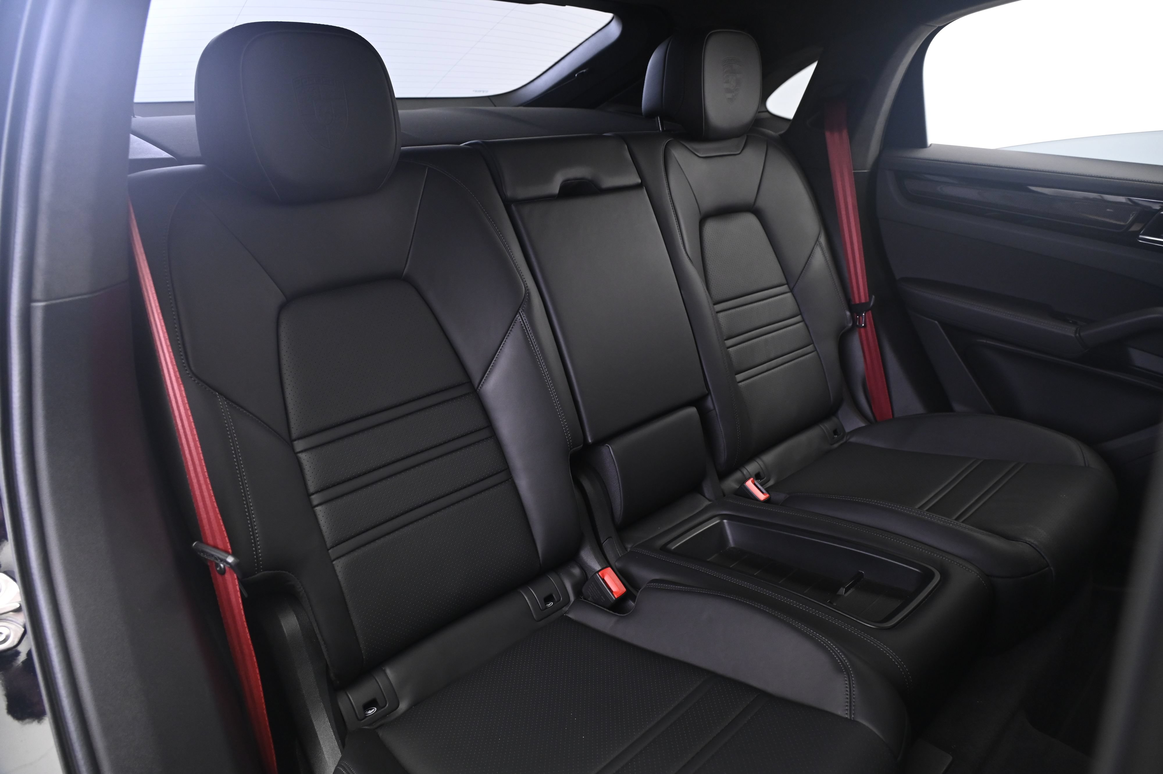 Certified 2022 Porsche Cayenne Turbo GT AWD/4WD image 19
