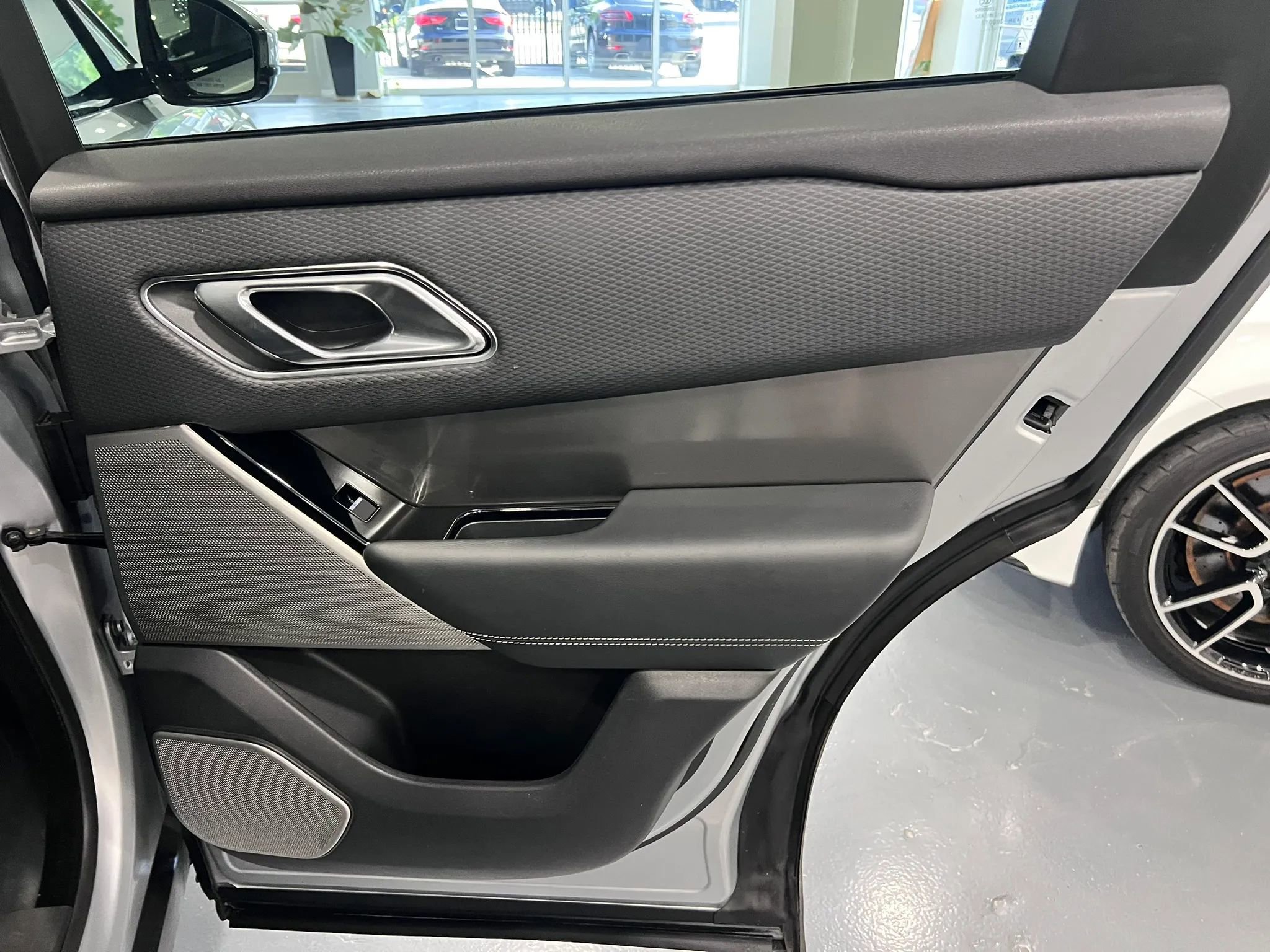 Used 2018 Land Rover Range Rover Velar S AWD/4WD image 24