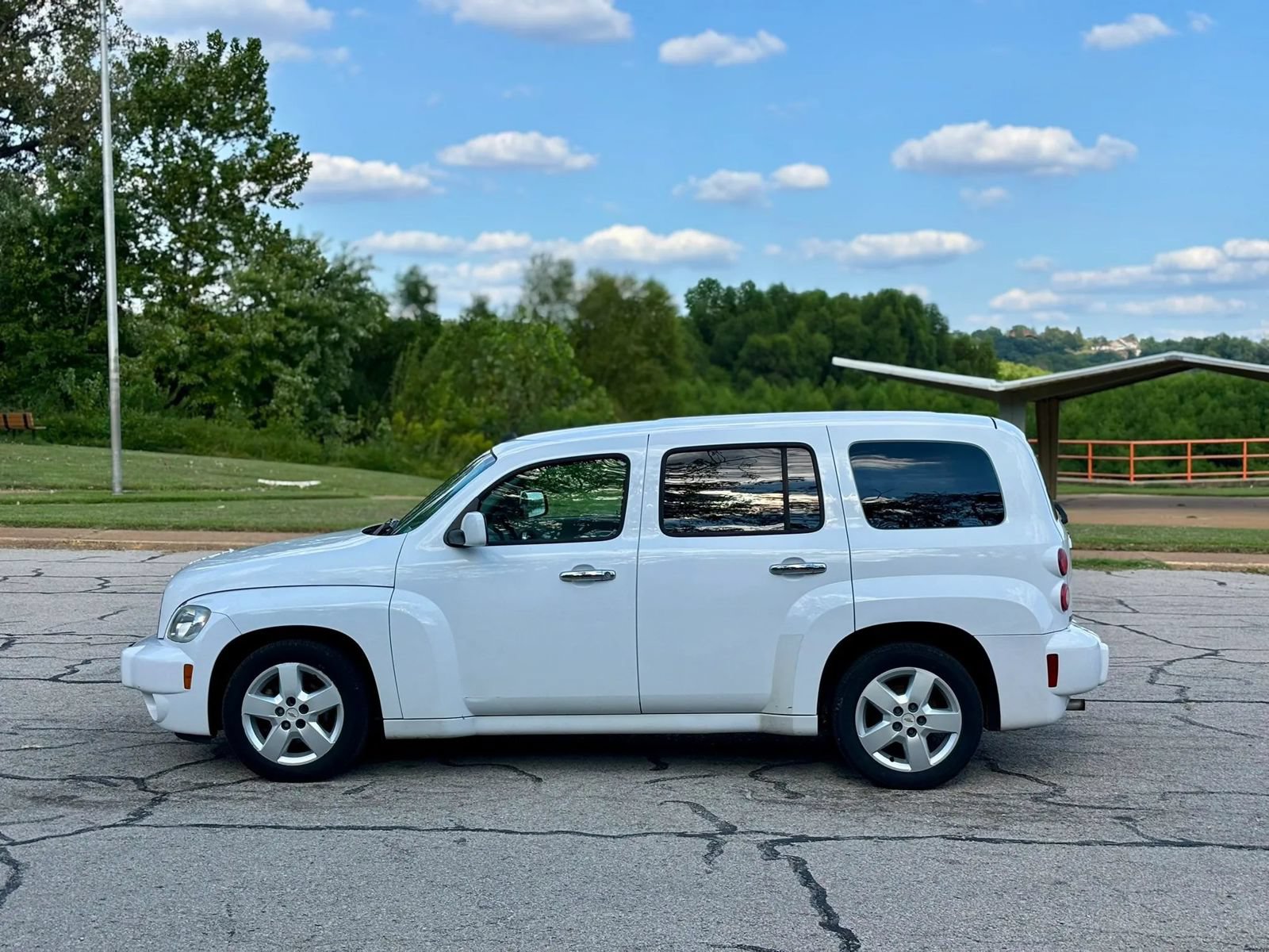 Used 2011 Chevrolet HHR LT FWD image 10