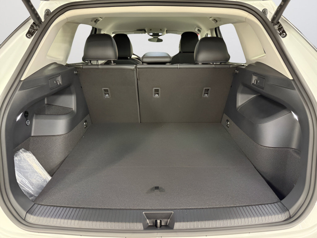 New 2026 Volkswagen Tiguan SE FWD image 9
