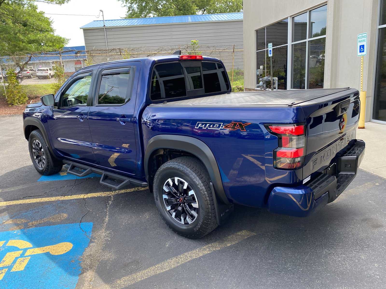 Used 2022 Nissan Frontier PRO-4X w/ Technology Package AWD/4WD image 3