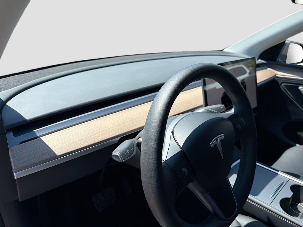 Used 2024 Tesla Model Y Long Range AWD/4WD image 9