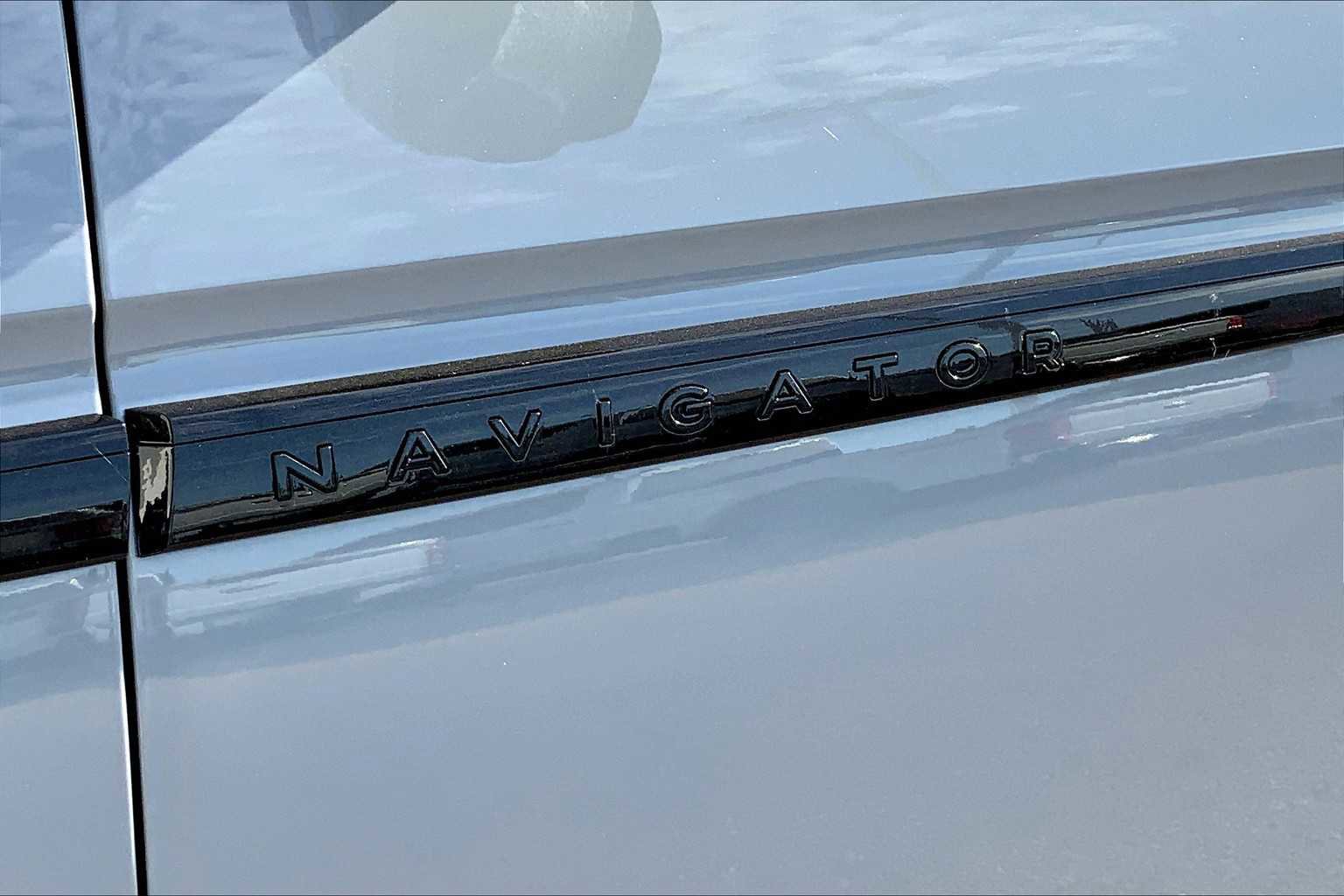 New 2025 Lincoln Navigator L Reserve w/ Jet Appearance Package image 15