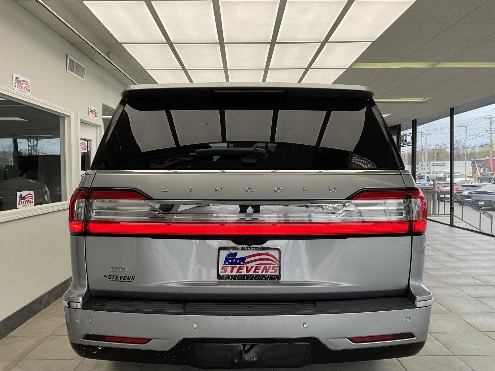 Used 2020 Lincoln Navigator L Reserve w/ Luxury Package AWD/4WD image 6