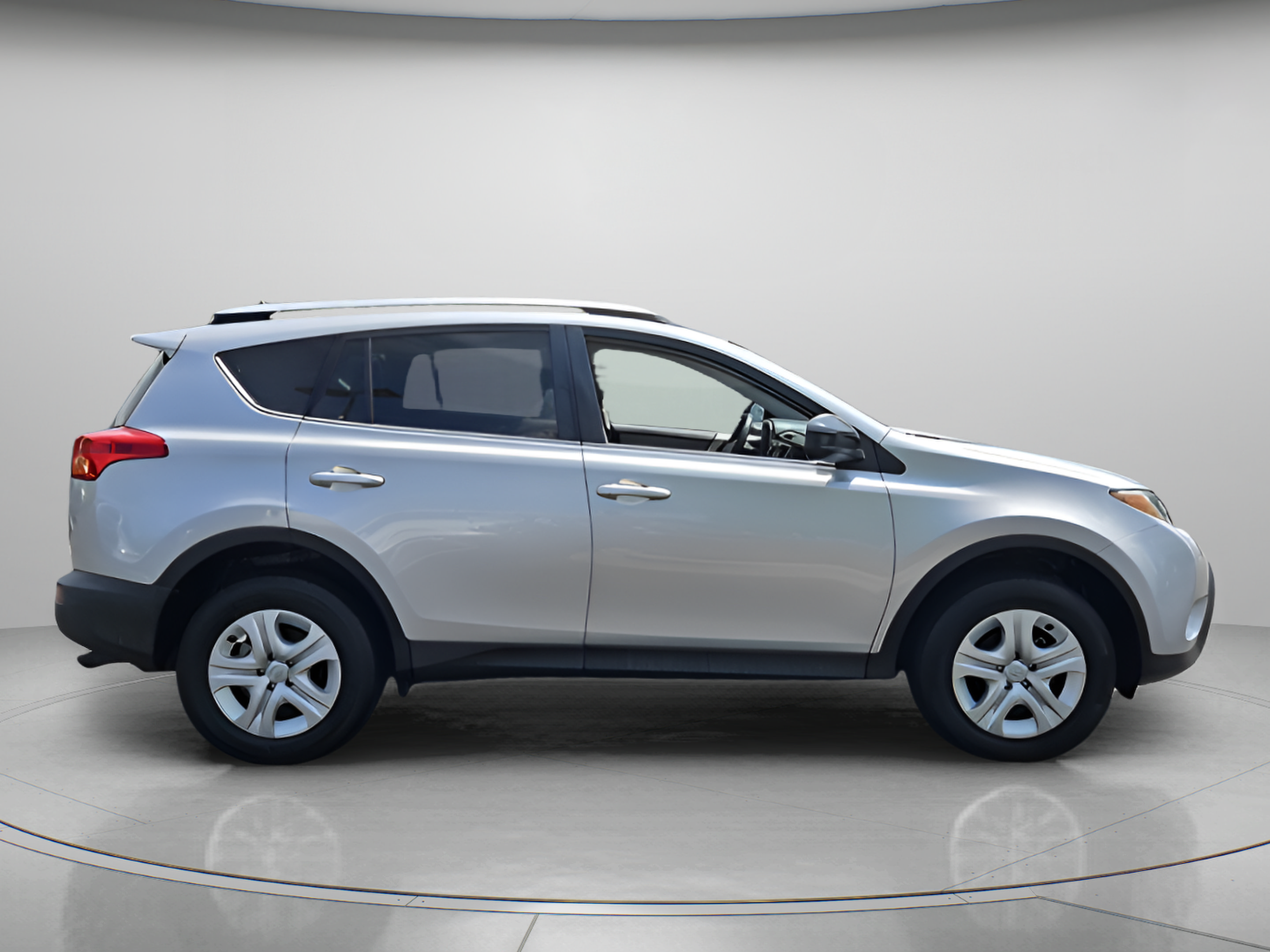 Used 2015 Toyota RAV4 LE FWD image 6