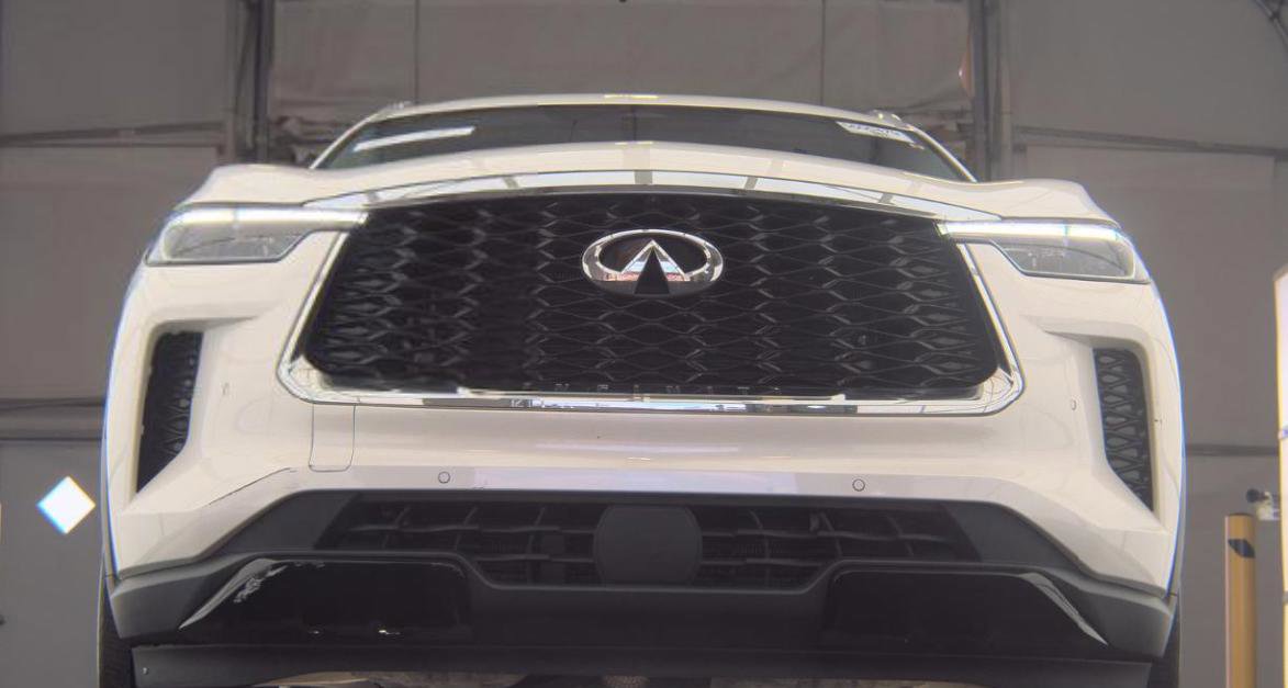 Certified 2023 INFINITI QX60 Luxe w/ Performance Audio Package AWD/4WD image 3