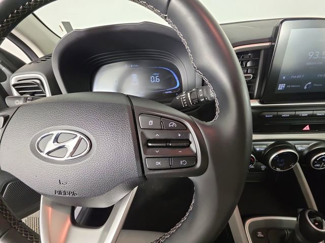 Used 2025 Hyundai Venue SEL image 28