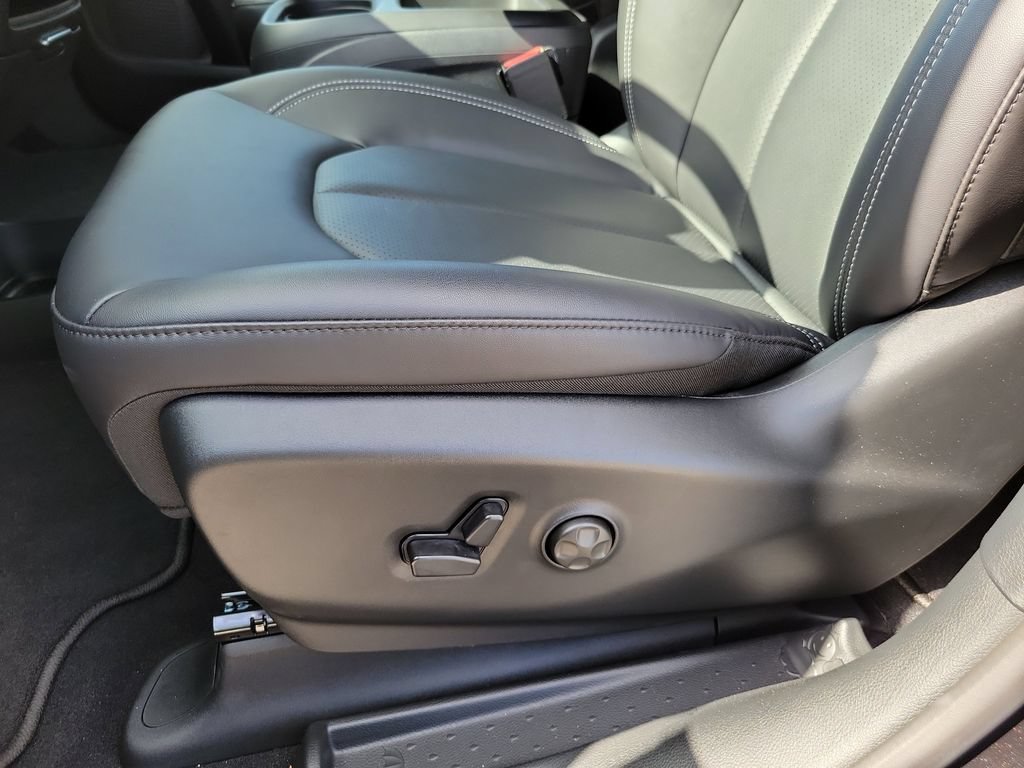 New 2026 Chrysler Voyager LX FWD image 19