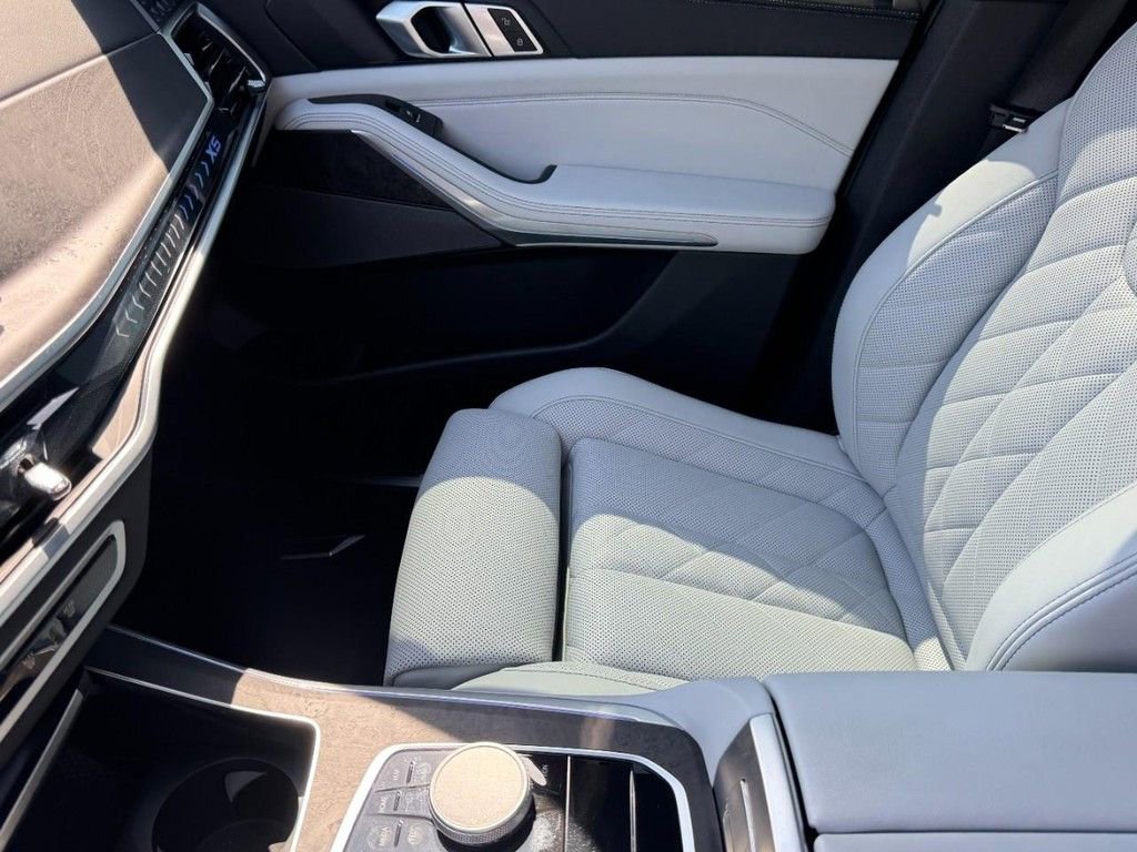 Used 2025 BMW X5 xDrive40i w/ Premium Package image 14