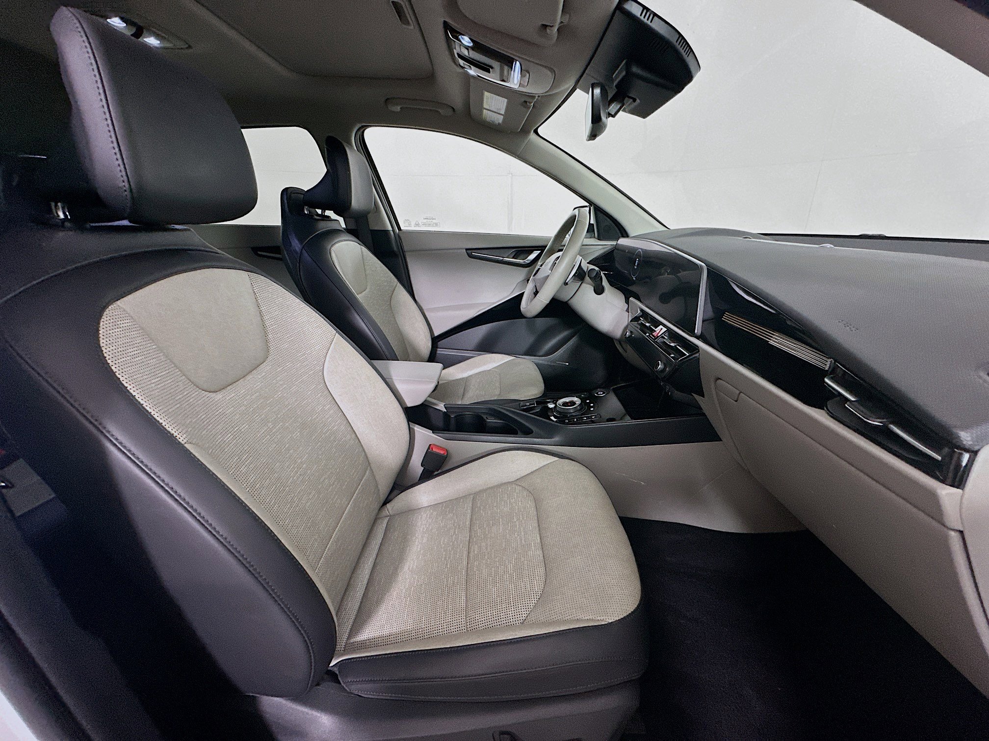 Used 2023 Kia Niro Wave w/ Wave Preserve Package FWD image 32