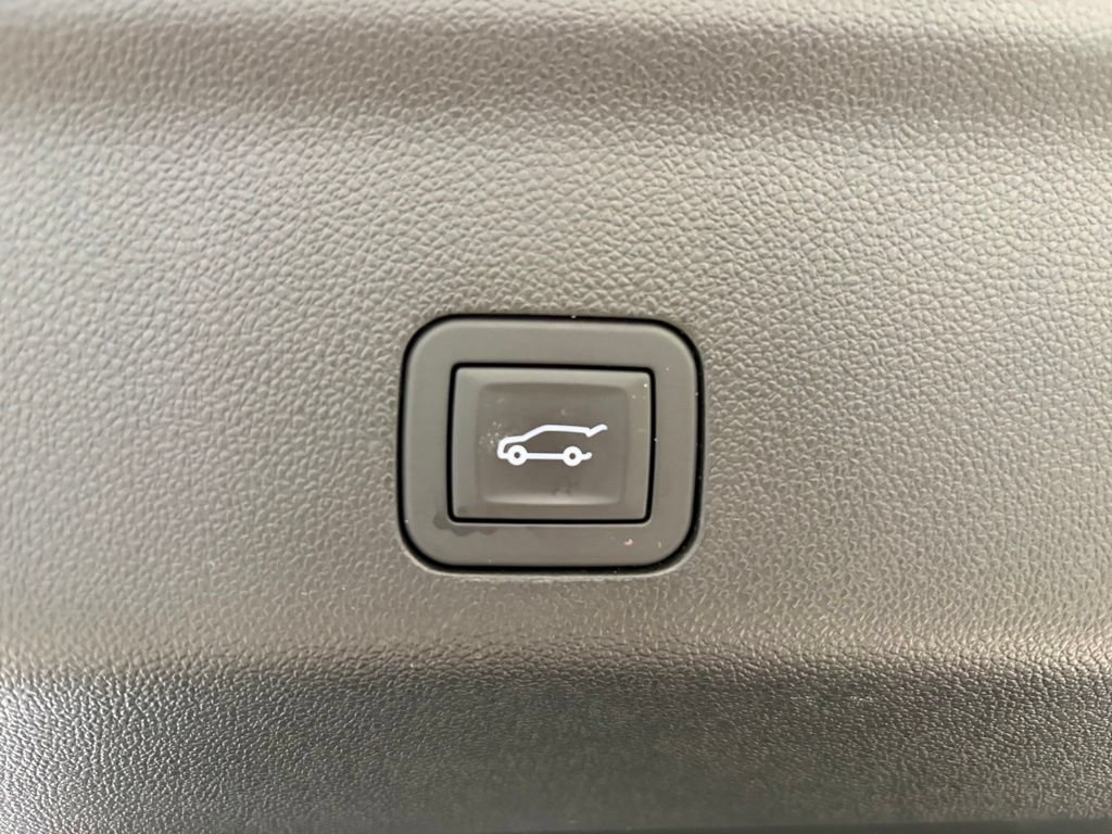 Used 2025 Cadillac Escalade Sport w/ LPO, ONYX Package AWD/4WD image 31