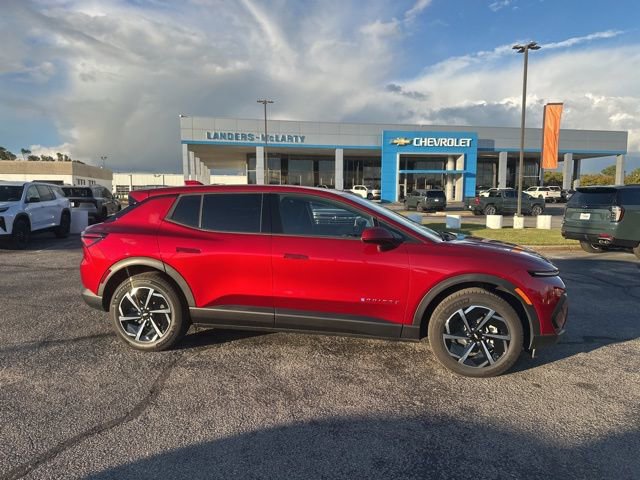 New 2026 Chevrolet Equinox EV LT image 2