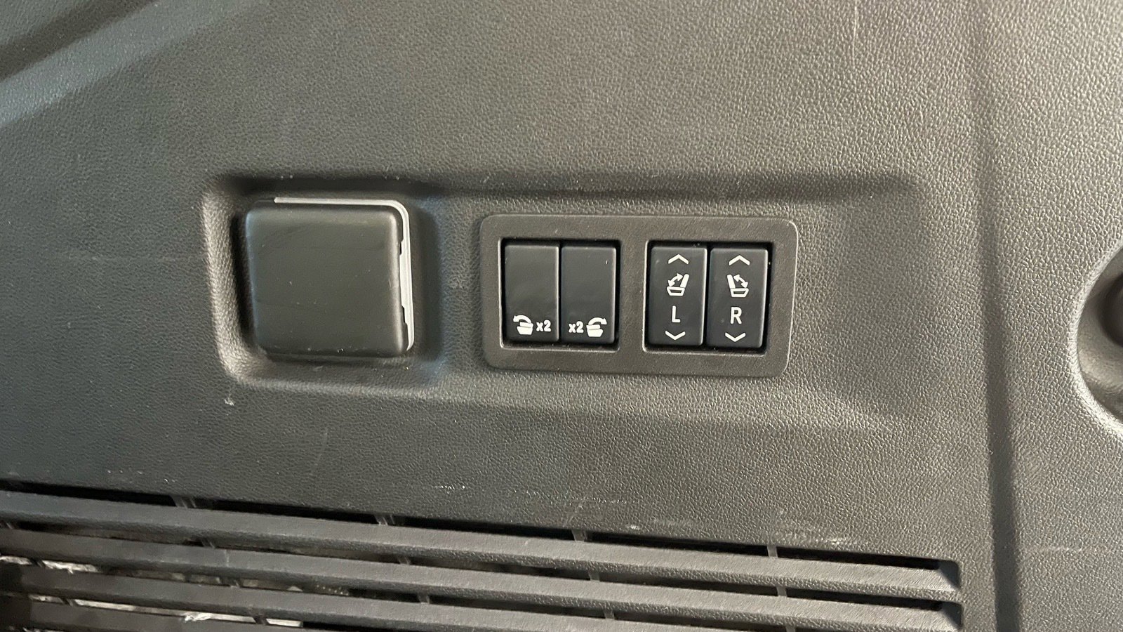 Used 2024 Chevrolet Suburban RST w/ Luxury Package image 37