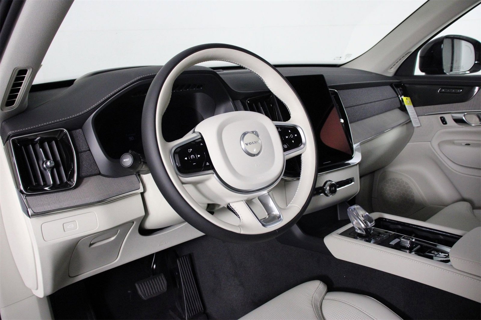 New 2026 Volvo XC90 B6 Ultra image 8