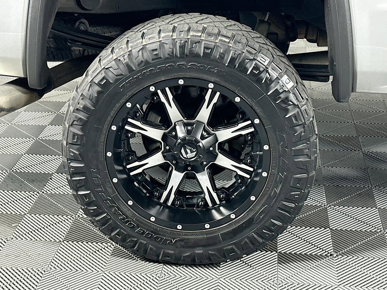 Used 2018 GMC Sierra 1500 SLT w/ SLT Premium Package AWD/4WD image 31