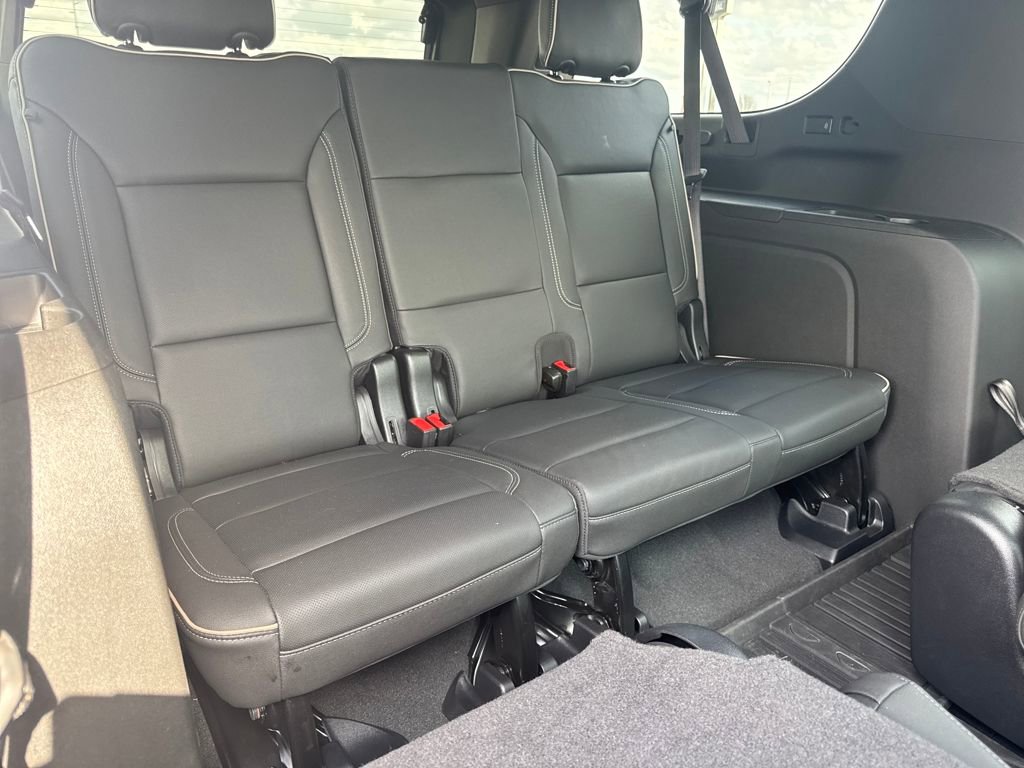 Used 2024 GMC Yukon XL SLT w/ SLT Luxury Package image 16