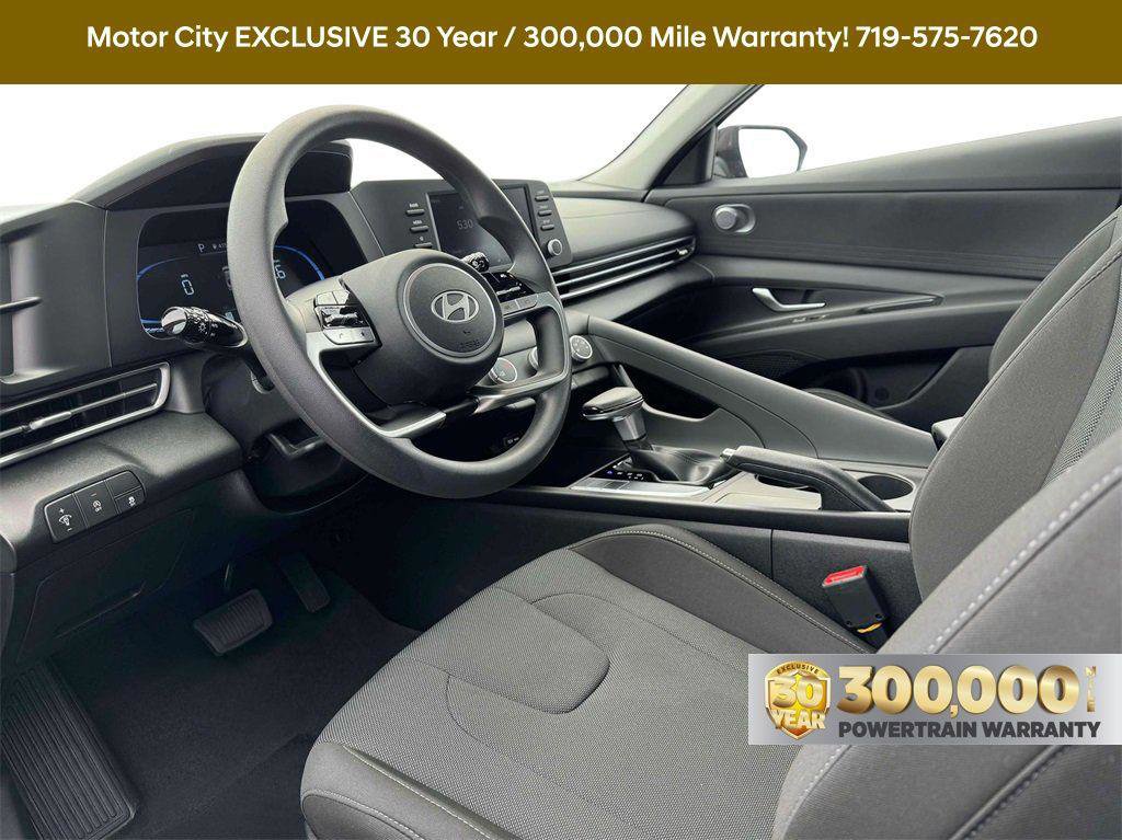 New 2025 Hyundai Elantra SE image 18