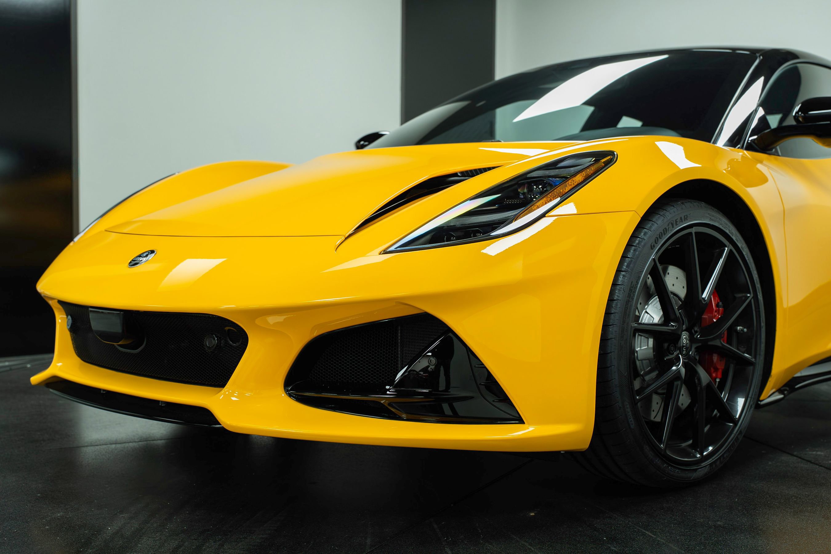 New 2026 Lotus Emira SE RWD image 8