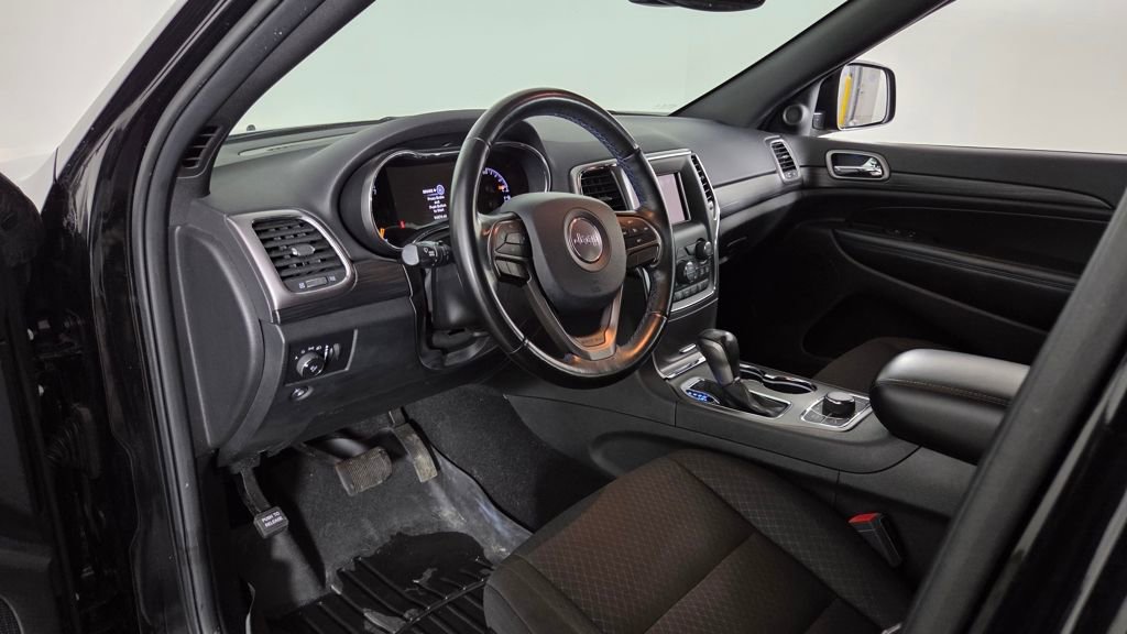 Used 2020 Jeep Grand Cherokee Laredo AWD/4WD image 16