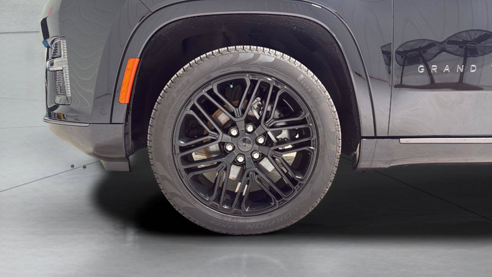 Used 2026 Jeep Grand Wagoneer Limited AWD/4WD image 31