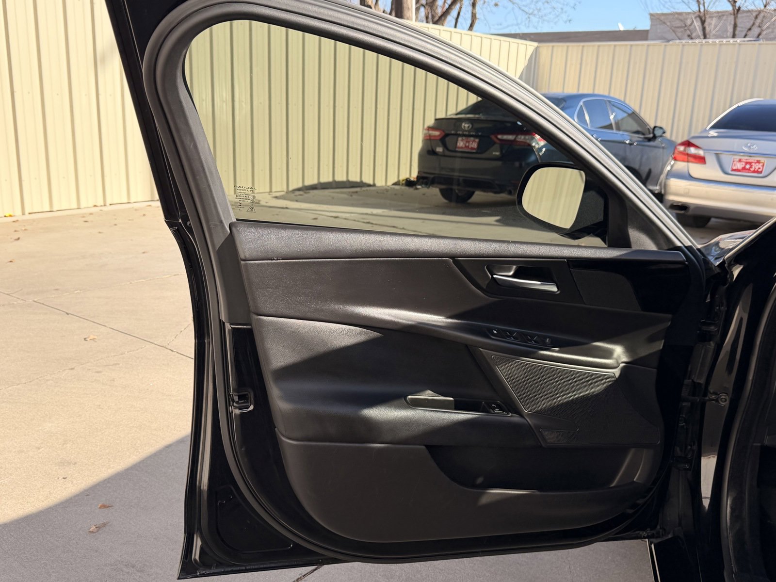 Used 2019 Jaguar XE Premium image 31