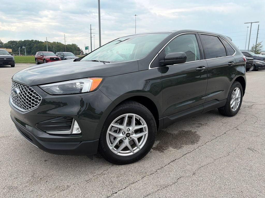 Used 2024 Ford Edge SEL w/ Convenience Package AWD/4WD image 3