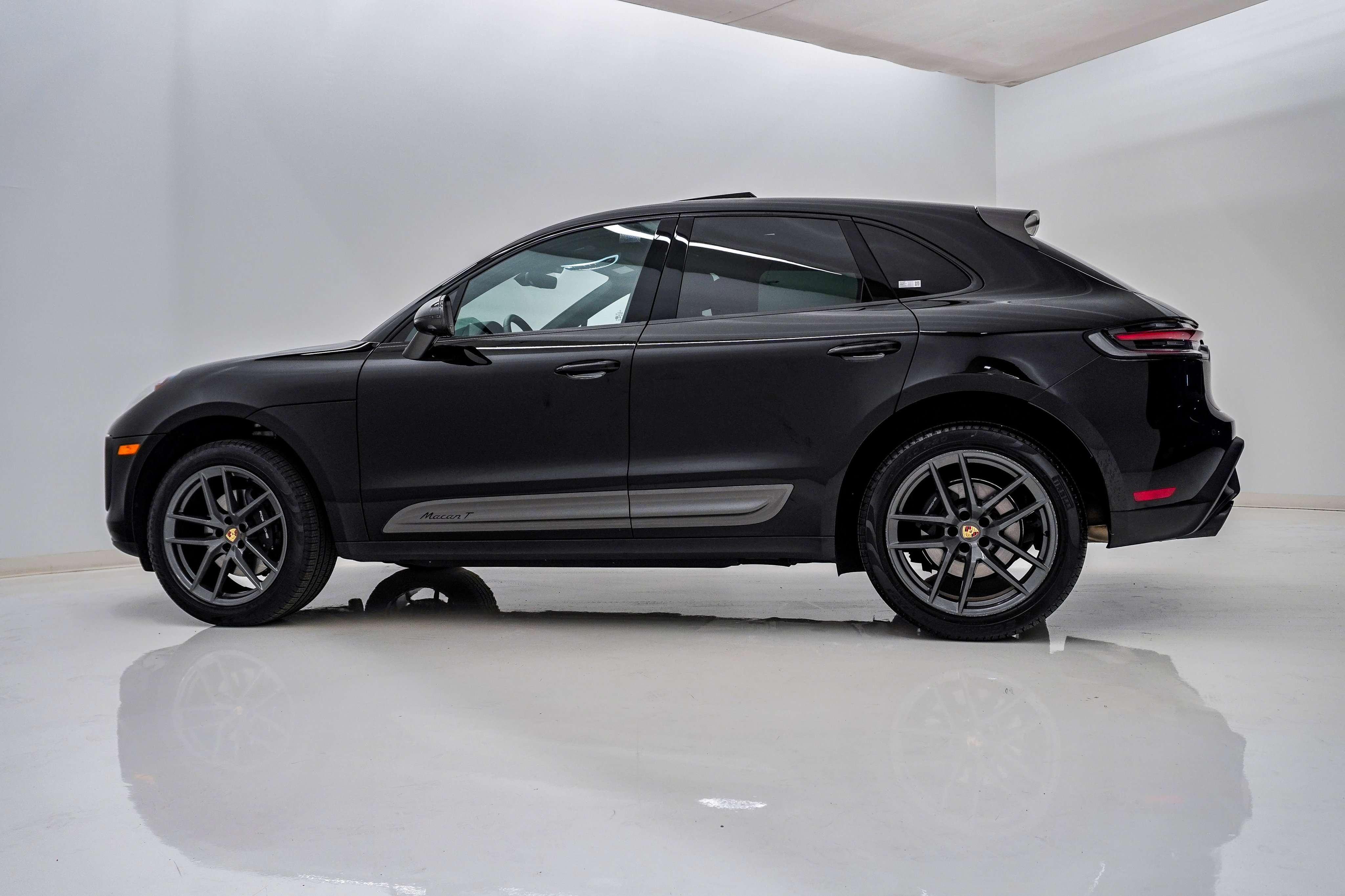 Certified 2026 Porsche Macan Turbo AWD/4WD image 2