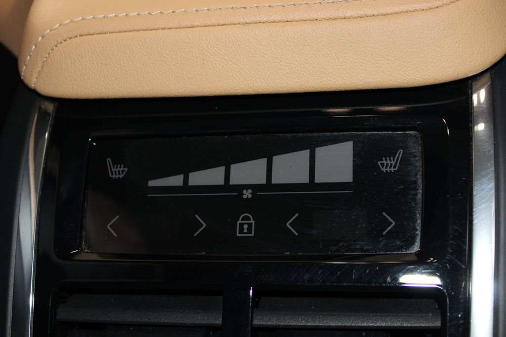 Used 2023 Volvo XC60 B6 Ultimate w/ Climate Package AWD/4WD image 34
