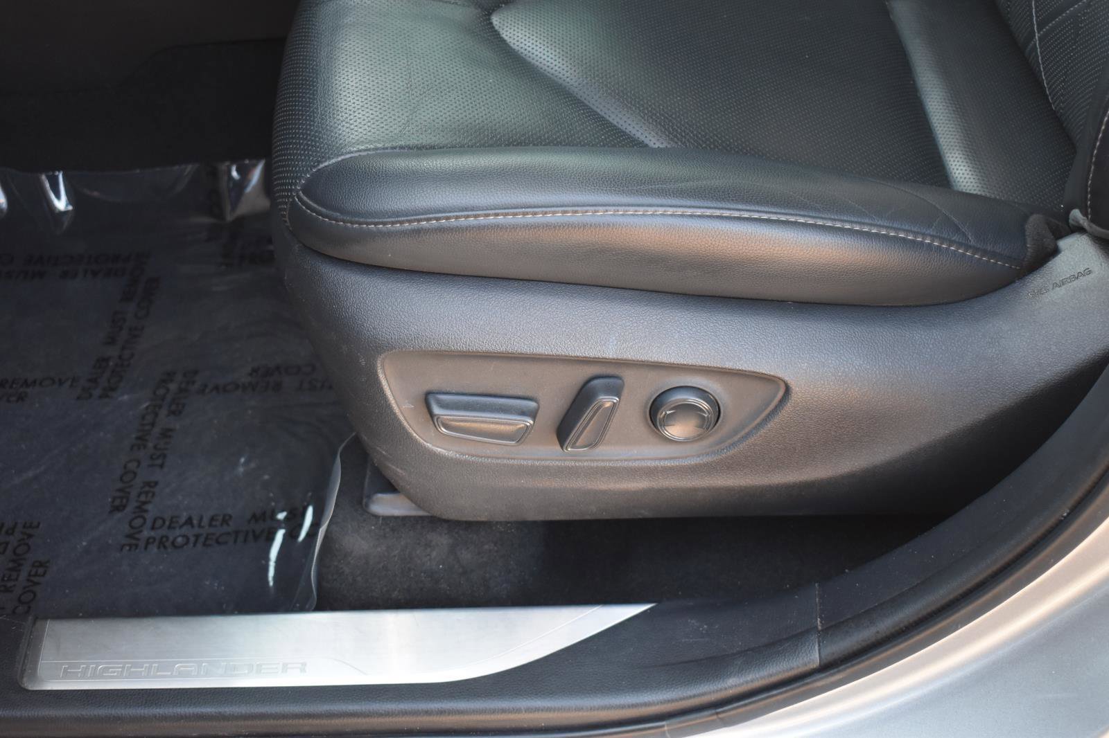 Used 2021 Toyota Highlander Platinum image 25