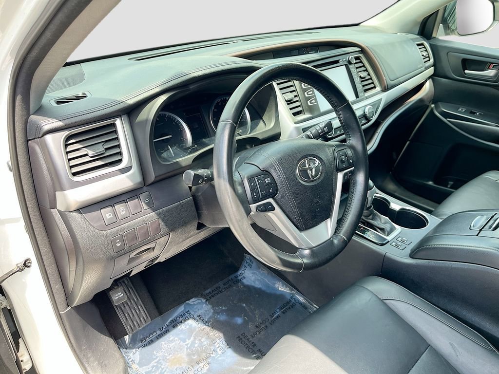 Used 2017 Toyota Highlander XLE AWD/4WD image 16