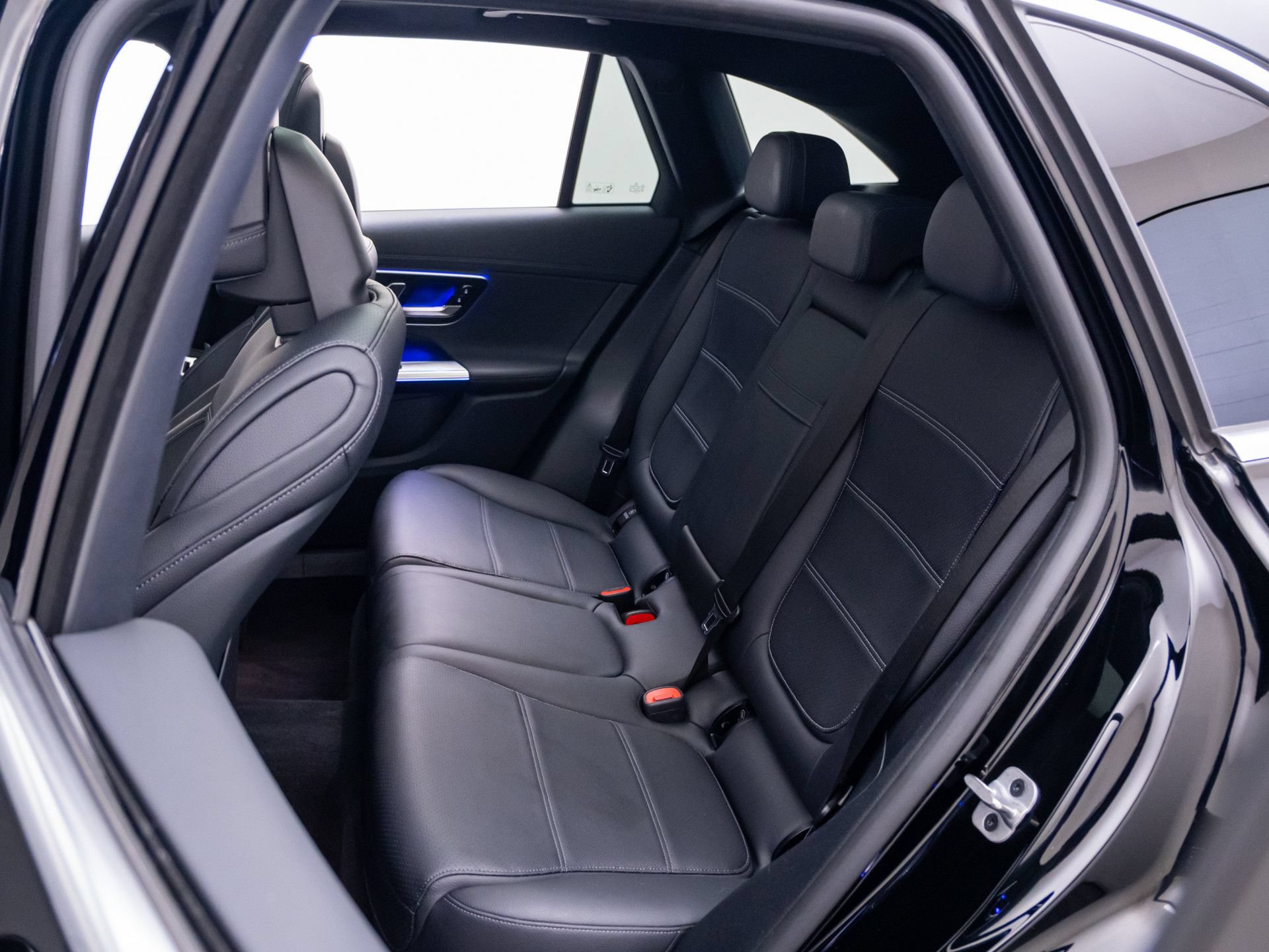Used 2023 Mercedes-Benz GLC 300 4MATIC w/ Exclusive Trim Package image 17