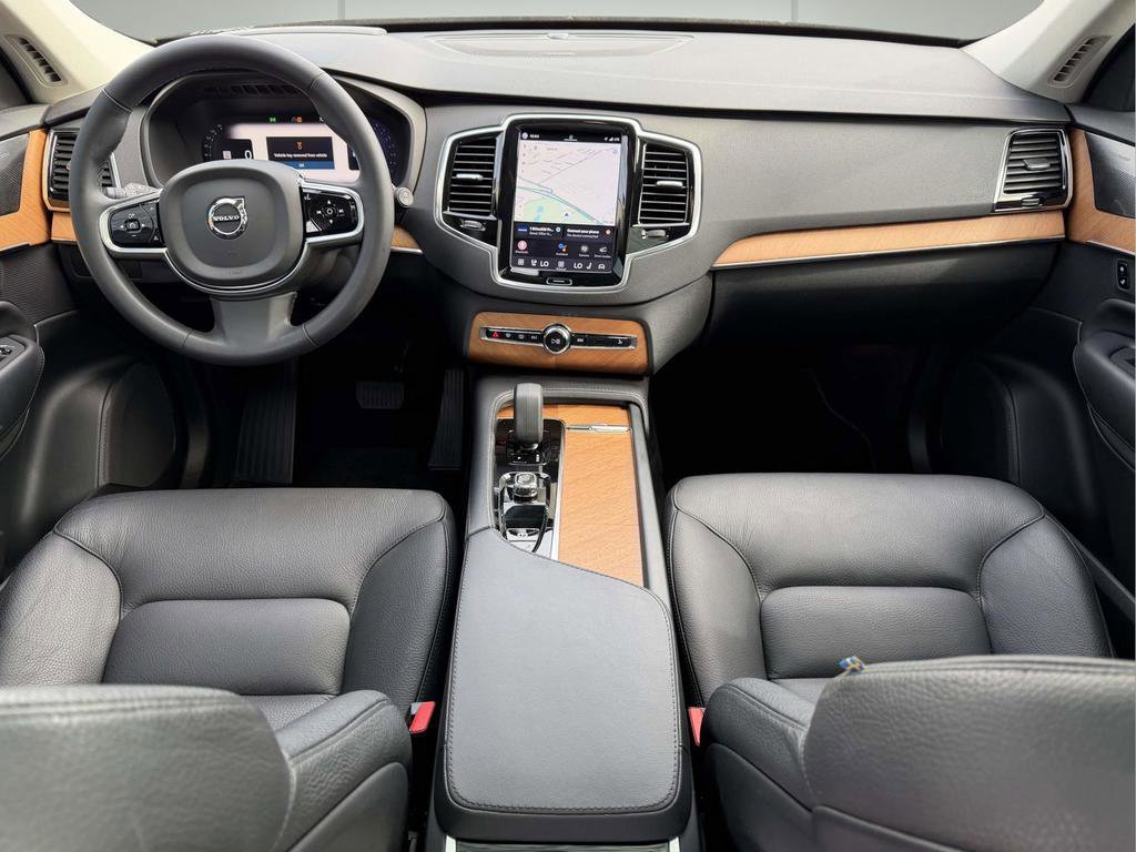 Used 2023 Volvo XC90 B5 Plus AWD/4WD image 2