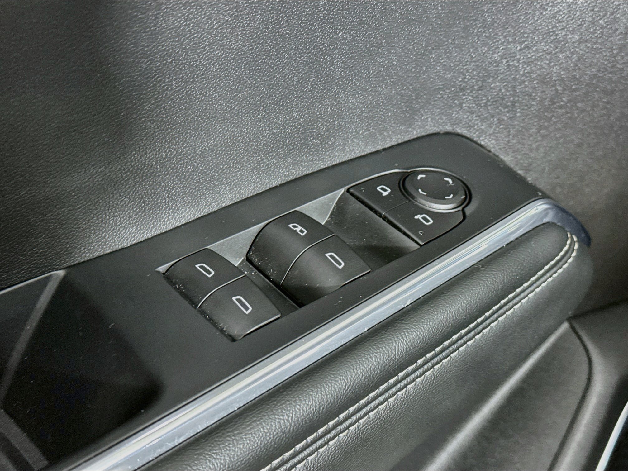 Used 2025 GMC Acadia Elevation AWD/4WD image 21