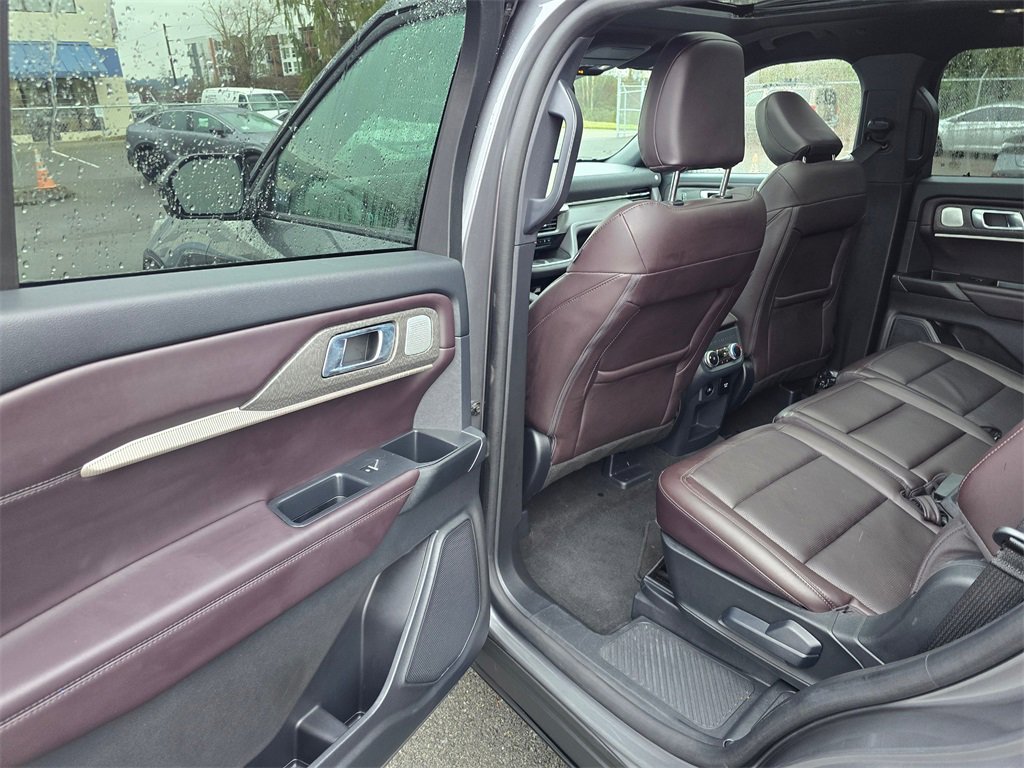 Used 2025 Ford Explorer Platinum image 15