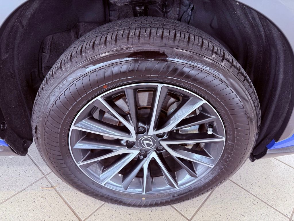 Used 2025 Lexus NX 250 FWD w/ Towing Package (2000 Lbs) image 16