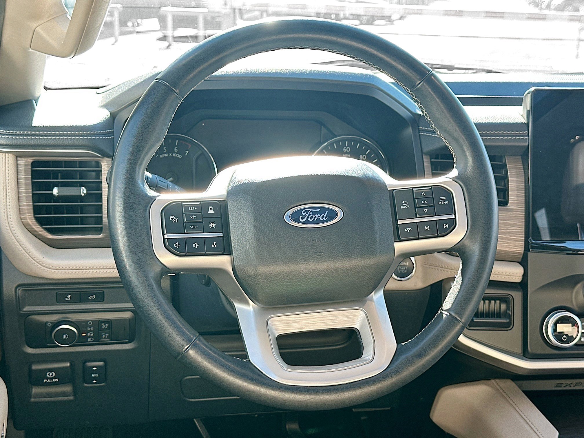 Used 2024 Ford Expedition Limited image 18