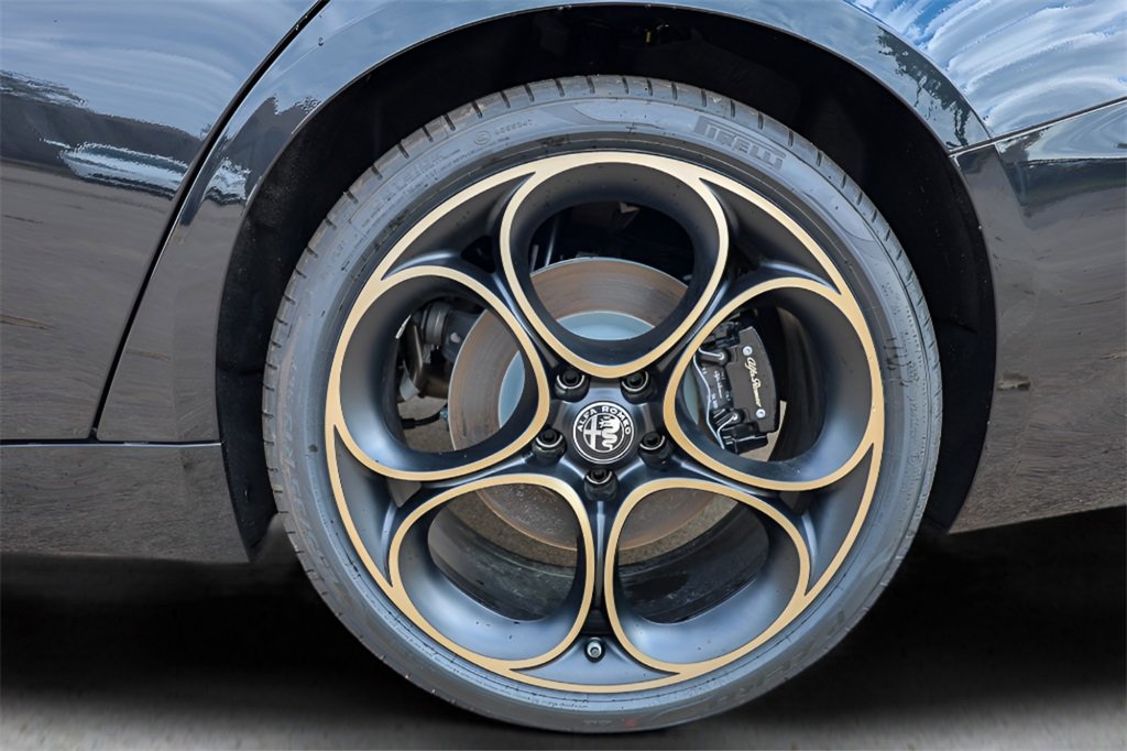 New 2025 Alfa Romeo Giulia w/ Driving Assist Package image 28