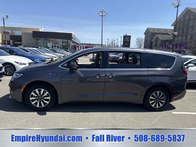 Used 2023 Chrysler Pacifica Touring-L FWD image 11
