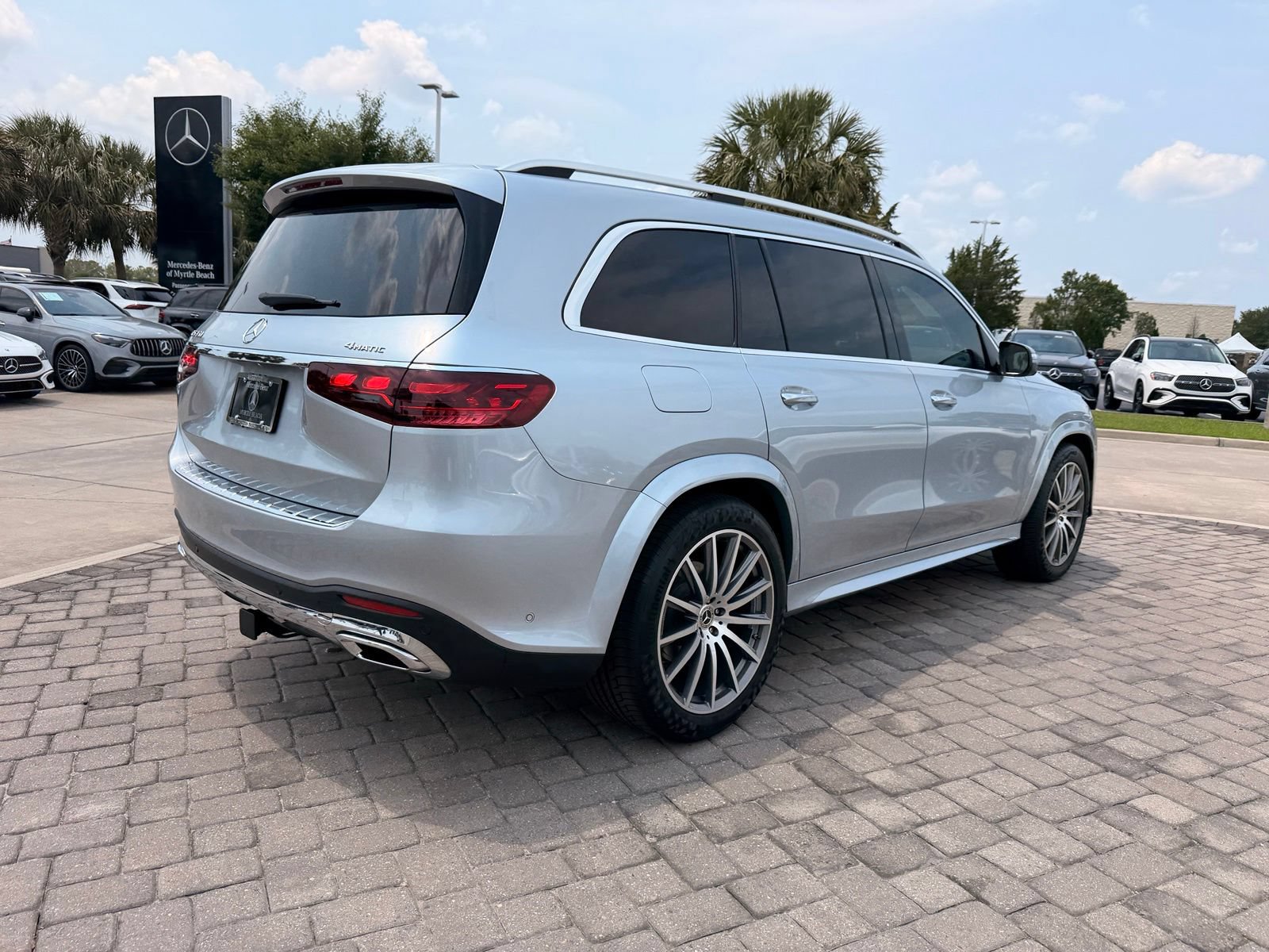Used 2025 Mercedes-Benz GLS 450 4MATIC image 9