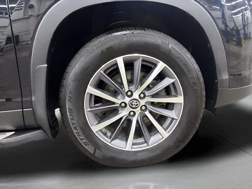 Used 2019 Toyota Highlander XLE AWD/4WD image 24